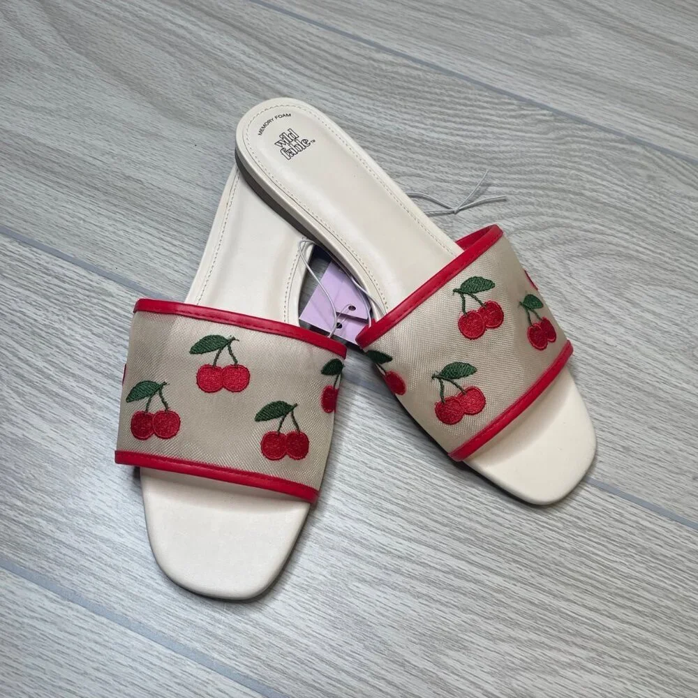 Wild Fable Cherry Embroidered White Mesh Red Trim Slip On Flat Slides size 9 New